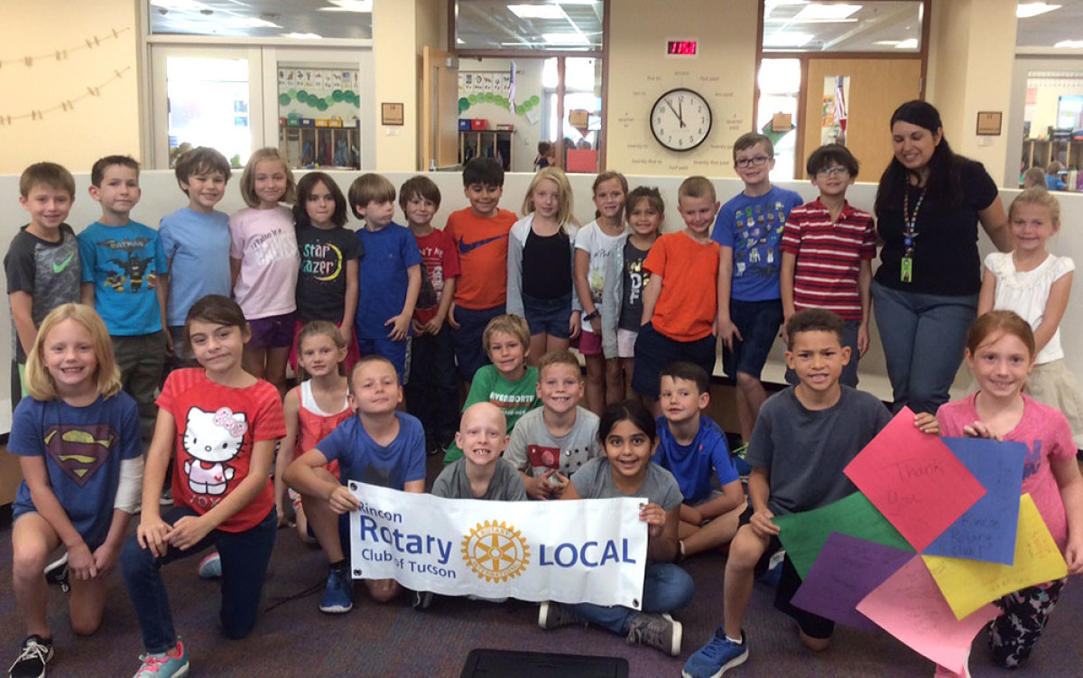 Rincon Rotary supplies Innovation Academy second graders.